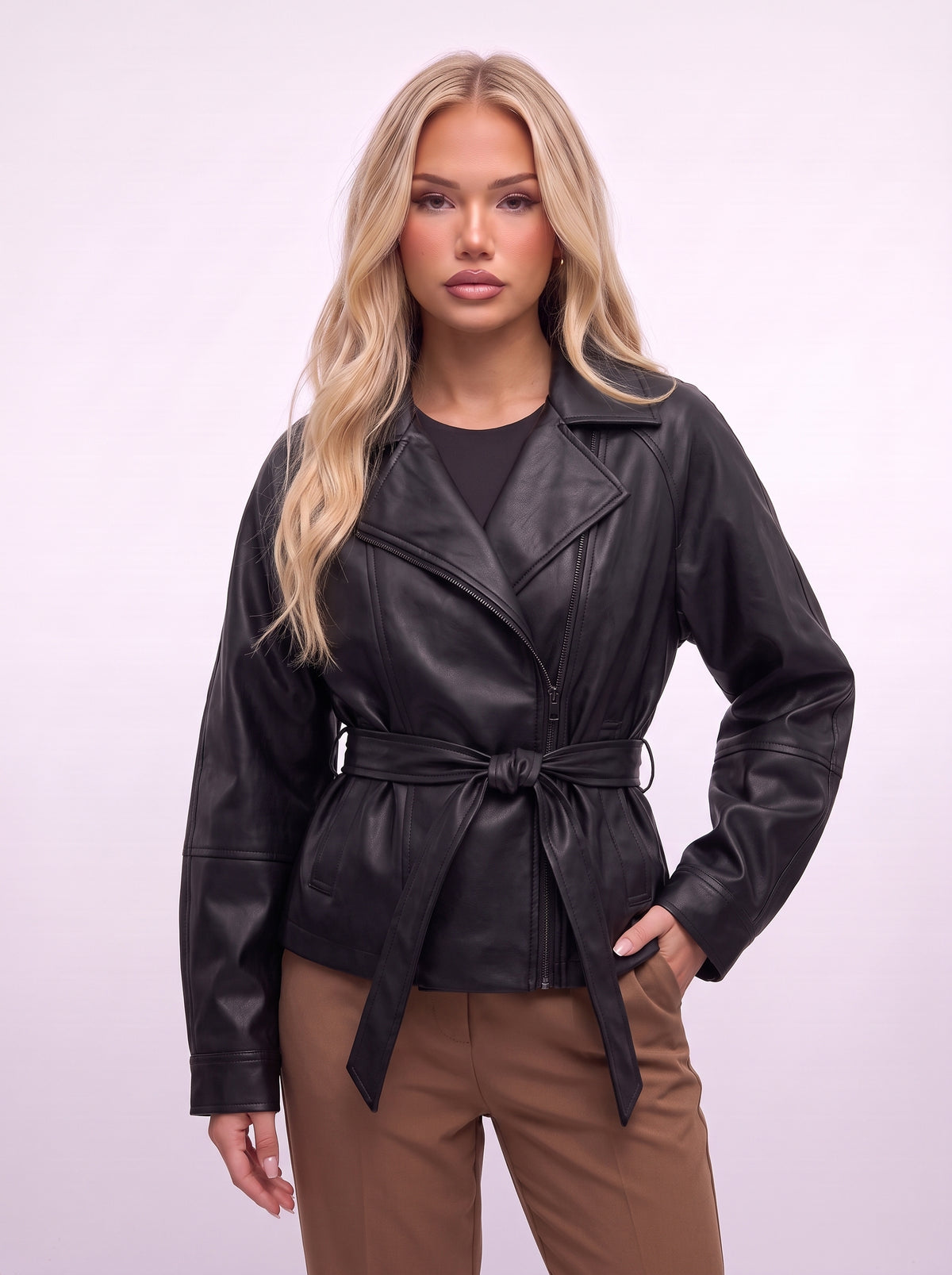 Trenchjacke mit Lederoptik